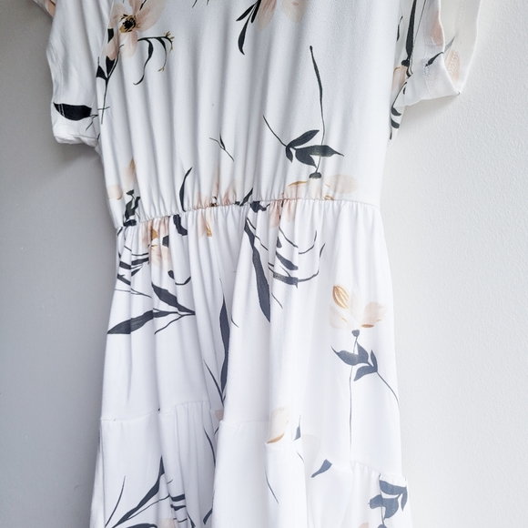 🚫 SOLD: White Floral Skater Dress - Picture 3 of 5